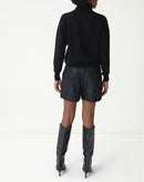 SHORTS COM PREGAS METALIZADO - PRETO