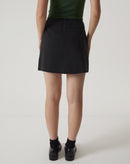 SAIA CURTA COM PASSANTES DE ALFAIATARIA - PRETO