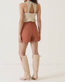 SHORTS COM PENCE DE ALFAIATARIA - VINHO