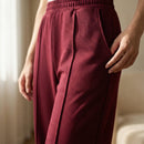 [Leve 6, Pague Só 3!] Calça Feminina Naira em Malha Piquet Texturizada e Viscose com Elastano de Toque Macio com Vinco Frontal Estruturado